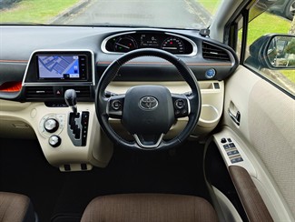 2017 Toyota SIENTA - Thumbnail