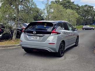 2022 Nissan LEAF - Thumbnail