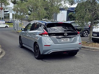 2022 Nissan LEAF - Thumbnail
