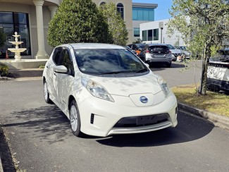 2017 Nissan LEAF - Thumbnail