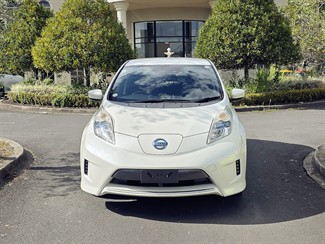 2017 Nissan LEAF - Thumbnail
