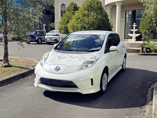 2017 Nissan LEAF - Thumbnail