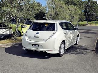 2017 Nissan LEAF - Thumbnail