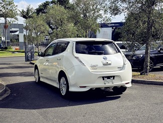2017 Nissan LEAF - Thumbnail