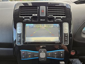 2017 Nissan LEAF - Thumbnail