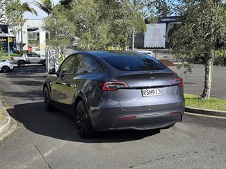 2023 Tesla Model Y - Thumbnail