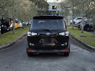 2017 Toyota SIENTA - Thumbnail