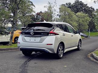 2020 Nissan LEAF - Thumbnail