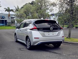 2020 Nissan LEAF - Thumbnail