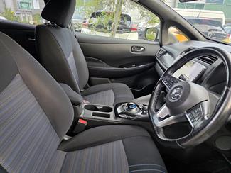 2020 Nissan LEAF - Thumbnail