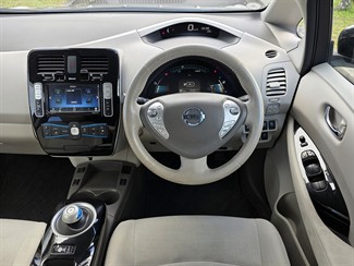 2017 Nissan LEAF - Thumbnail