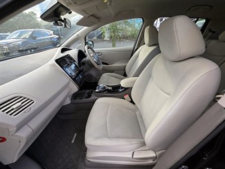 2017 Nissan LEAF - Thumbnail