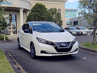2018 Nissan LEAF - Thumbnail