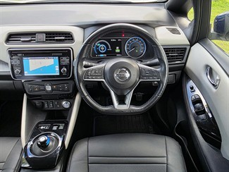 2018 Nissan LEAF - Thumbnail