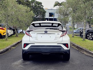 2017 Toyota C-Hr - Thumbnail