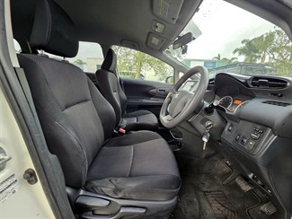 2013 Toyota WISH - Thumbnail