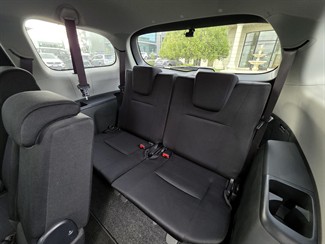 2013 Toyota WISH - Thumbnail