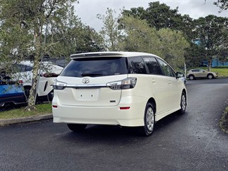 2013 Toyota WISH - Thumbnail