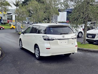 2013 Toyota WISH - Thumbnail