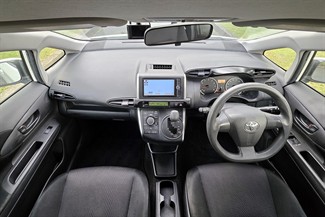2013 Toyota WISH - Thumbnail