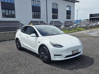 2023 Tesla Model Y - Thumbnail