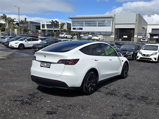 2023 Tesla Model Y - Thumbnail