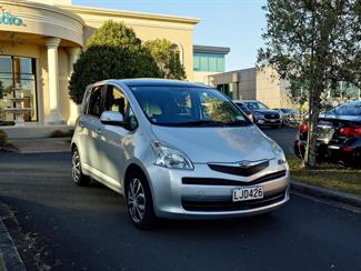 2005 Toyota Ractis - Thumbnail