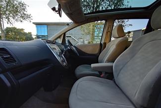 2005 Toyota Ractis - Thumbnail