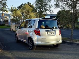 2005 Toyota Ractis - Thumbnail