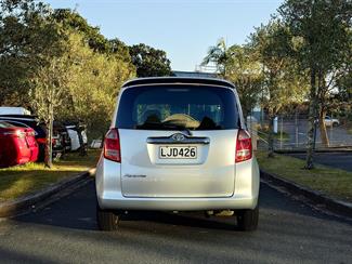 2005 Toyota Ractis - Thumbnail