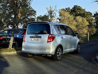 2005 Toyota Ractis - Thumbnail