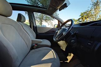 2005 Toyota Ractis - Thumbnail