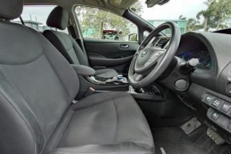 2016 Nissan LEAF - Thumbnail