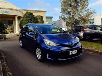 2017 Toyota PRIUS - Thumbnail