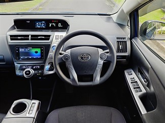 2017 Toyota PRIUS - Thumbnail