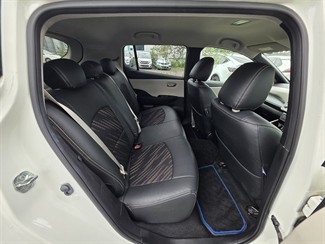 2018 Nissan LEAF - Thumbnail