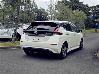 2018 Nissan LEAF - Thumbnail