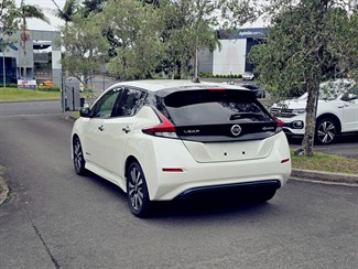 2018 Nissan LEAF - Thumbnail