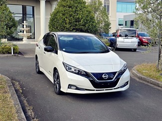 2017 Nissan LEAF - Thumbnail