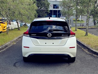 2017 Nissan LEAF - Thumbnail
