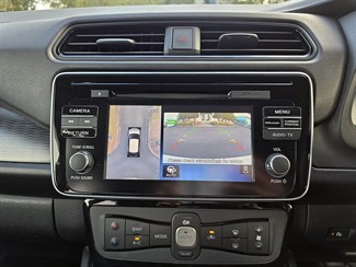 2017 Nissan LEAF - Thumbnail