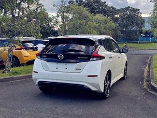 2018 Nissan LEAF - Thumbnail