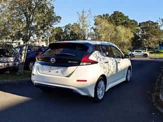 2018 Nissan LEAF - Thumbnail