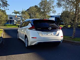 2018 Nissan LEAF - Thumbnail