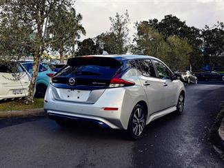 2020 Nissan LEAF - Thumbnail