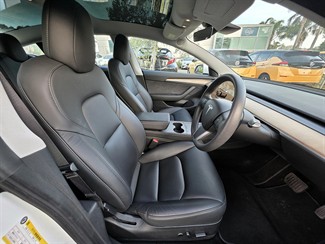 2022 Tesla Model 3 - Thumbnail