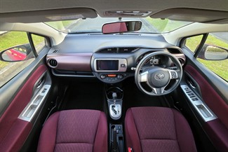 2014 Toyota VITZ - Thumbnail