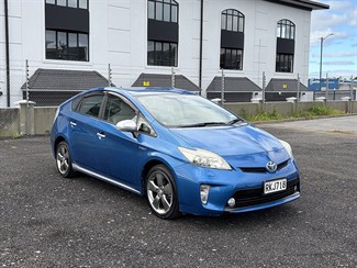 2013 Toyota PRIUS - Thumbnail