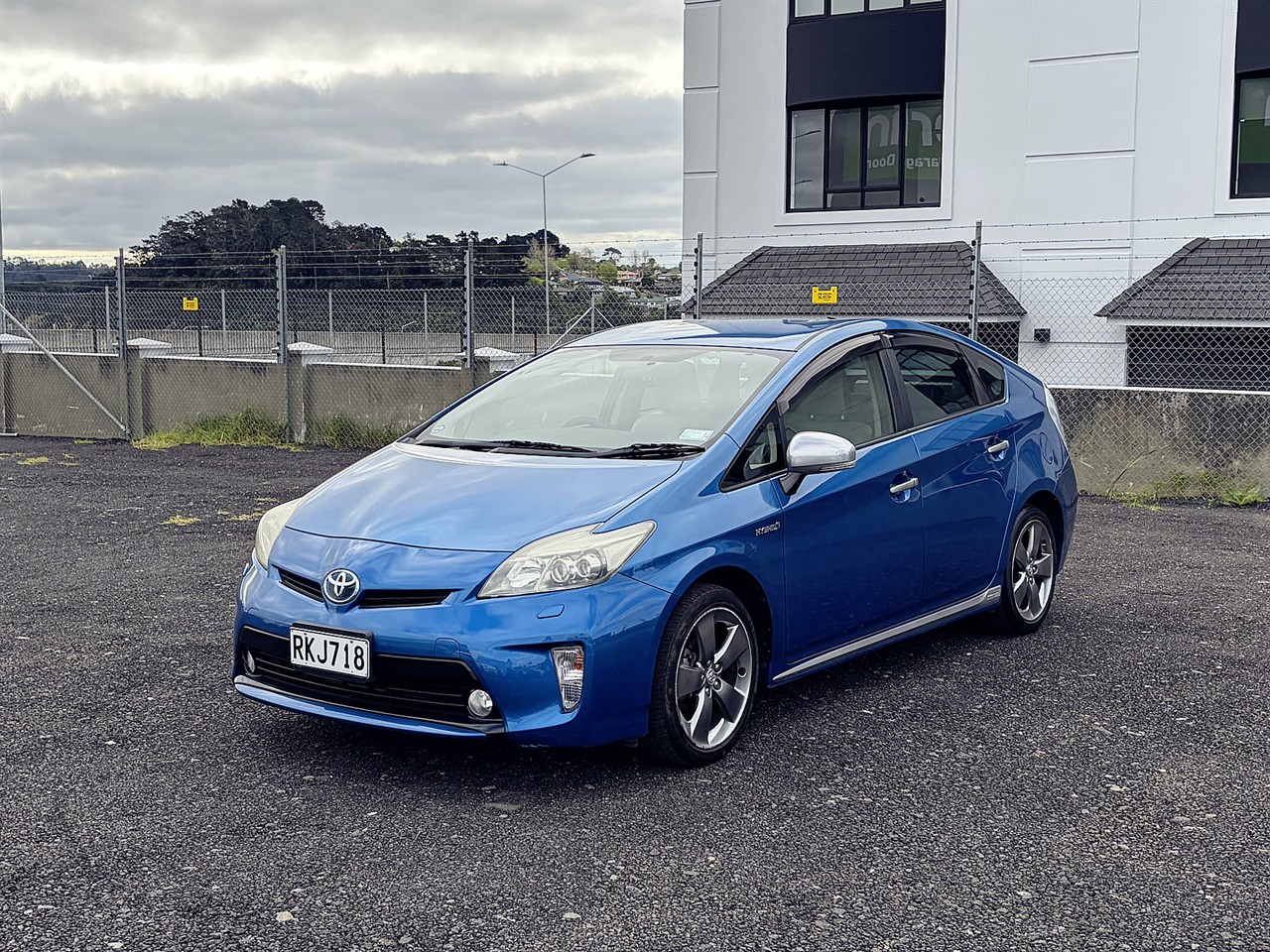 2013 Toyota PRIUS