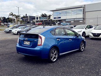 2013 Toyota PRIUS - Thumbnail